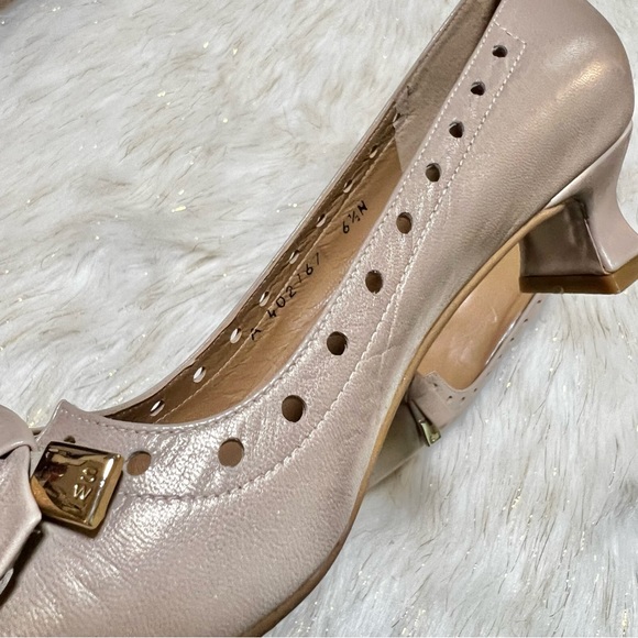STUART WEITZMAN Women Vintage Metallic Bow Accent Kitten heels Shoes Size 6.5N - Picture 6 of 8